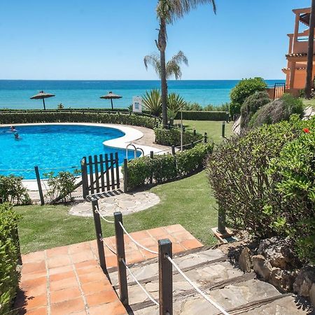 Fantastic Beachfront Apartment Estepona Bagian luar foto