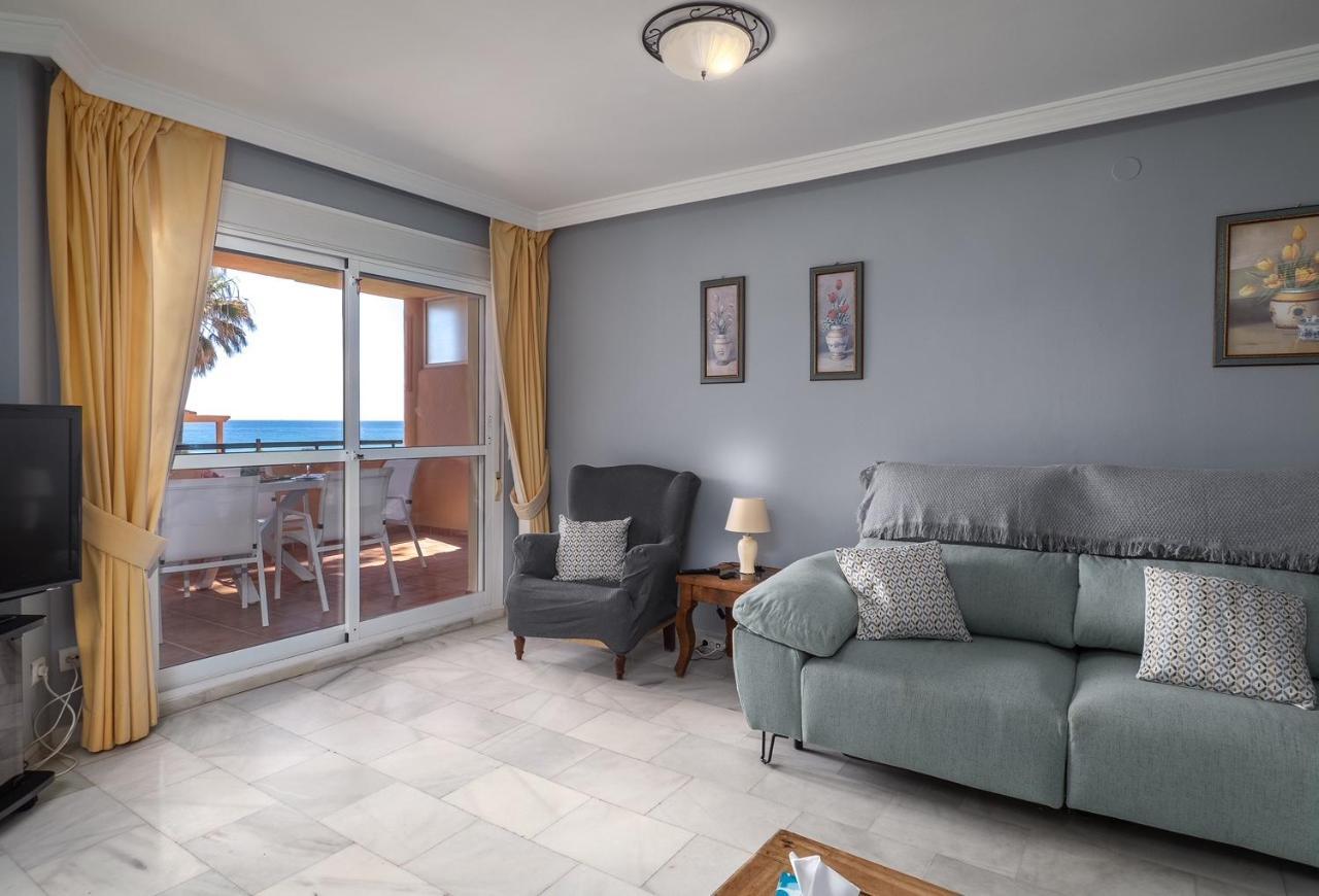 Fantastic Beachfront Apartment Estepona Bagian luar foto