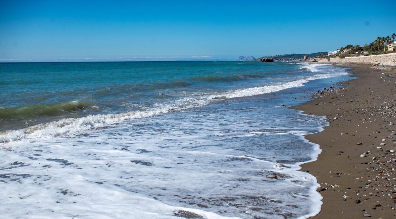 Fantastic Beachfront Apartment Estepona Bagian luar foto