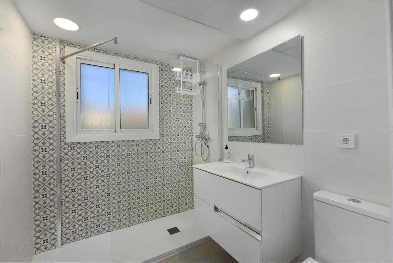 Fantastic Beachfront Apartment Estepona Bagian luar foto