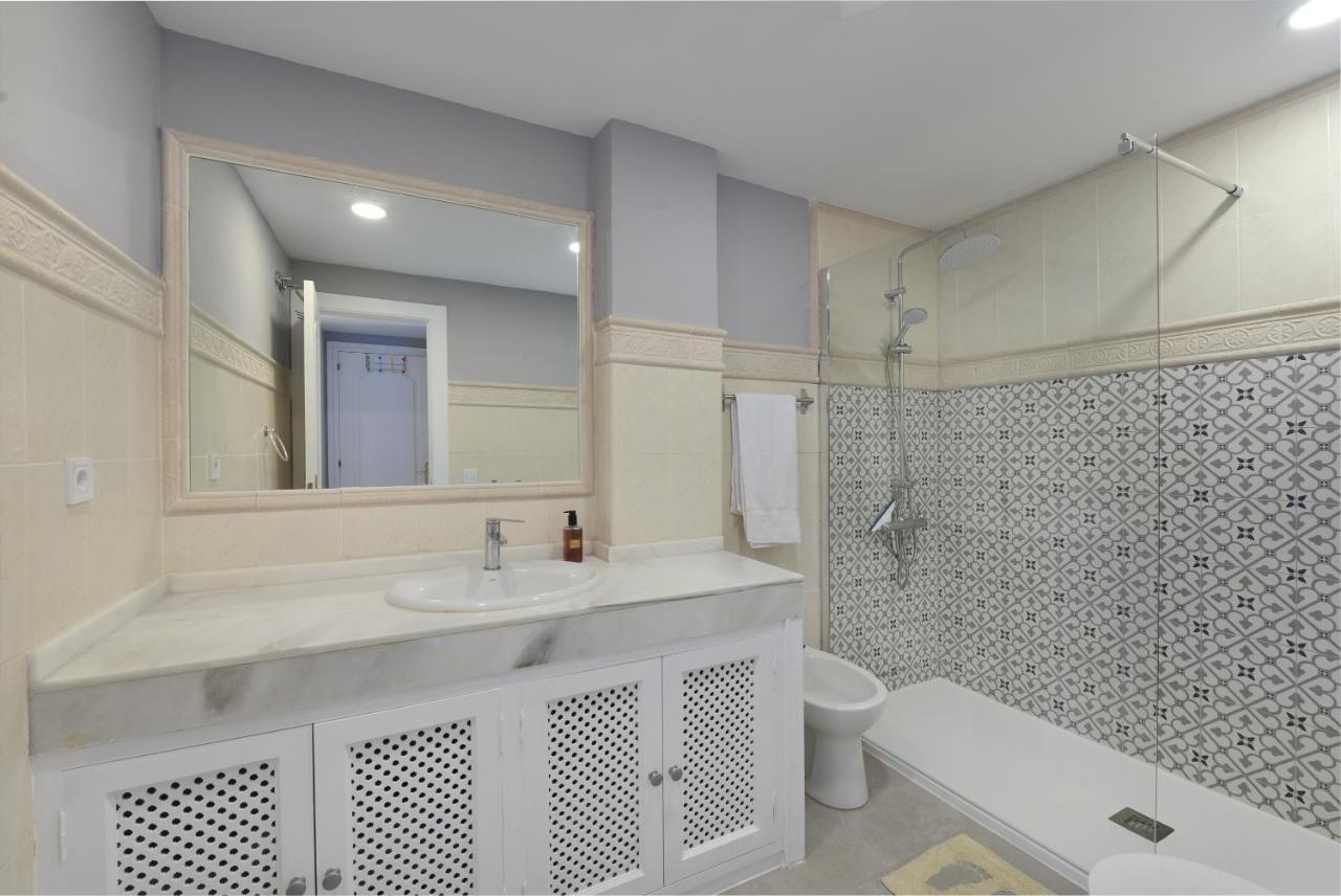 Fantastic Beachfront Apartment Estepona Bagian luar foto