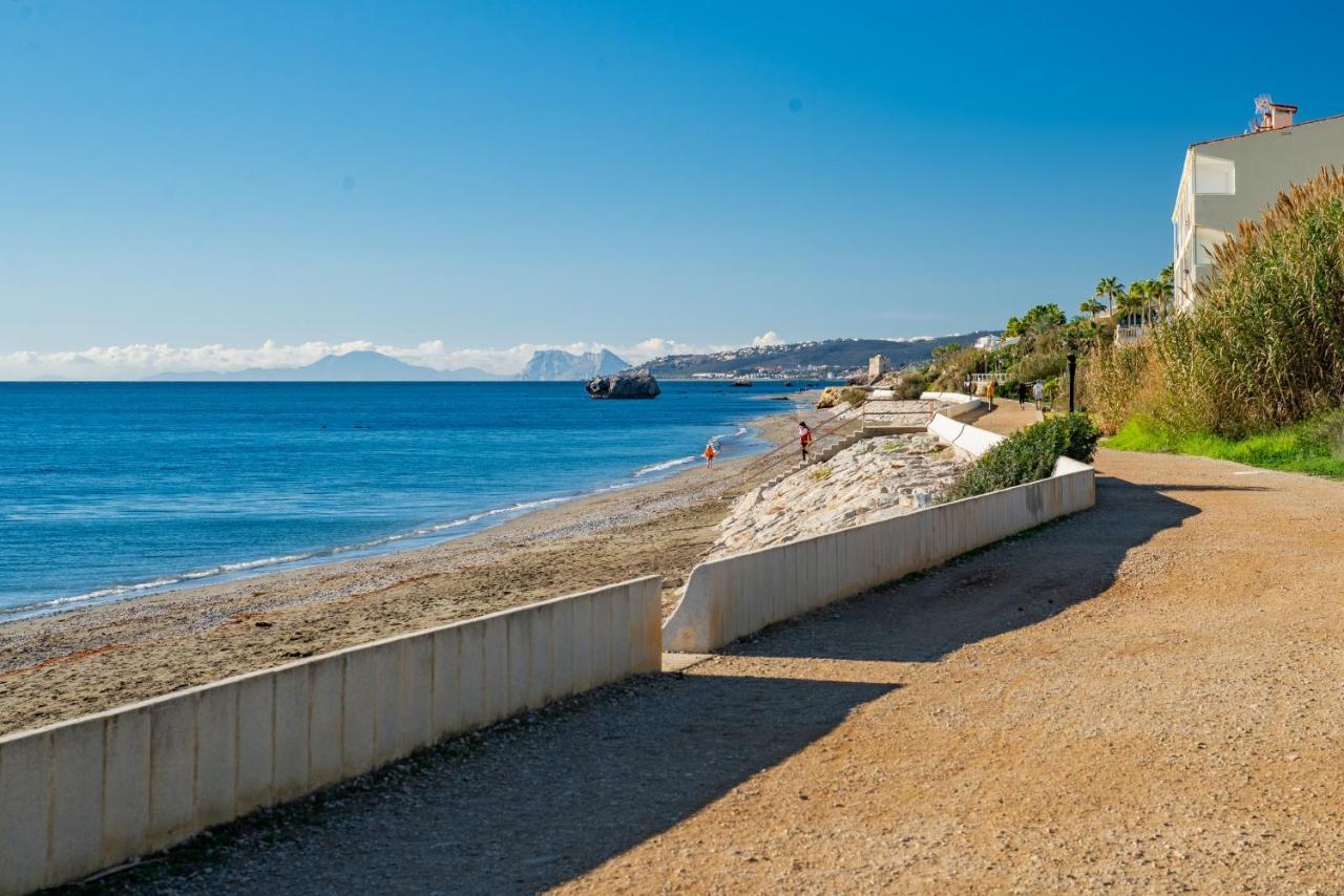 Fantastic Beachfront Apartment Estepona Bagian luar foto