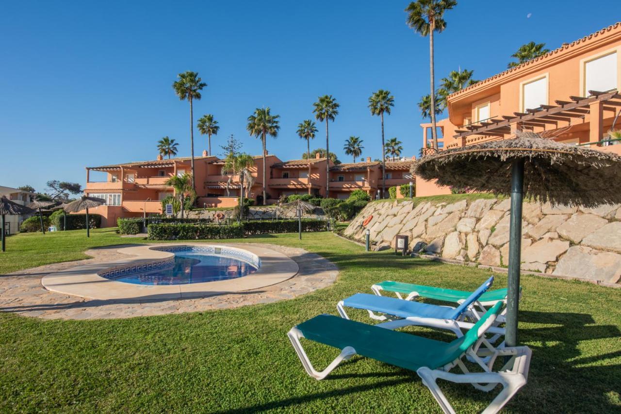 Fantastic Beachfront Apartment Estepona Bagian luar foto